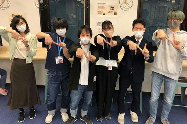 生徒一人に対し複数のメンターがサポート