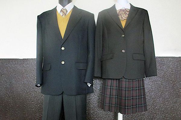 濃いブラウンを基調調とした制服