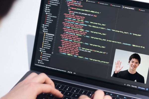 プログラミングや動画制作を本格的に学ぶ