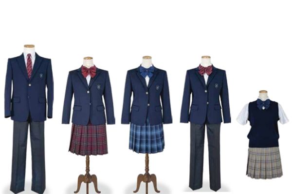 学校カラーの青が入った豊富なラインナップ