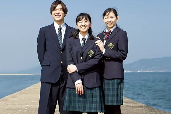 緑を基調とした制服で自分らしく過ごす