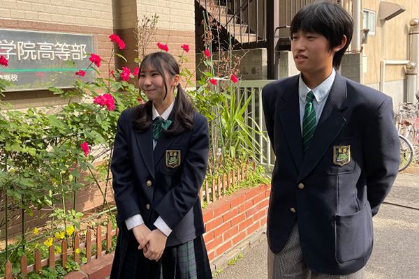 学校カラーの「緑」を取り入れた制服