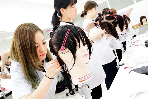 １クラス２０名以下の少人数制・担任制