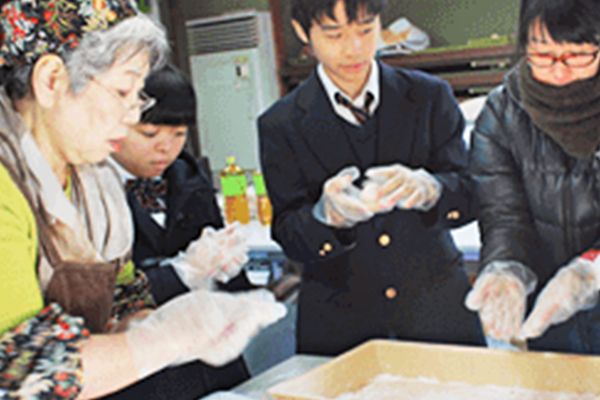 落ち着いた基調のブレザースタイル