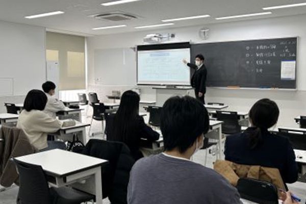 駿台グループが展開する専門学校の授業体験