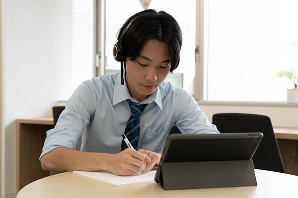 参加必須のスクーリングは年1回、5日程度
