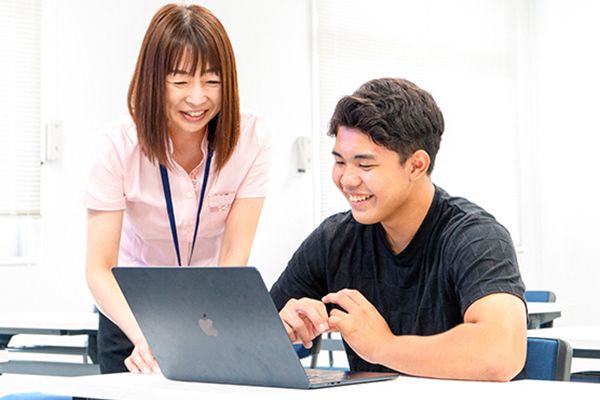 担任や養護教諭の先生が学校生活を応援