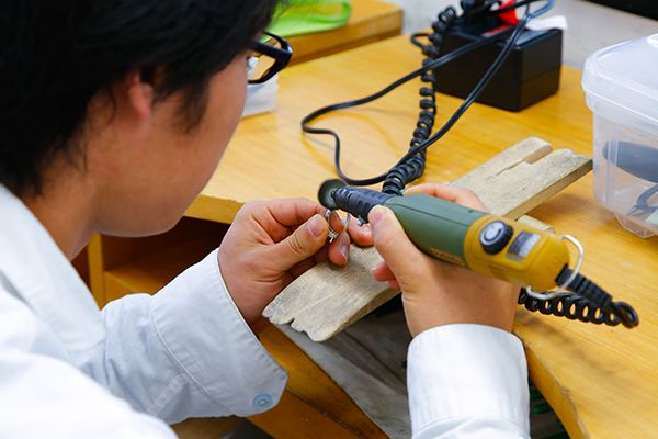 大好きなジュエリーに没頭できる学校生活