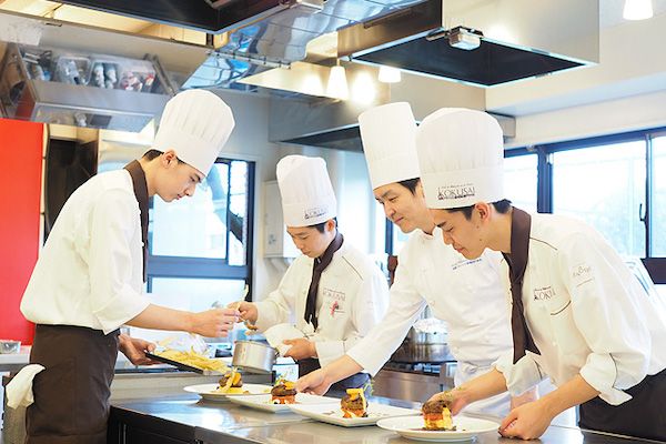 高校生活の中で調理・製菓を学びつくせる