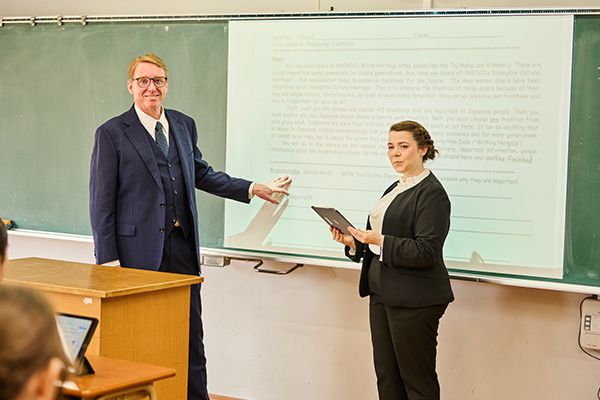 海外留学希望者には留学研修制度を用意