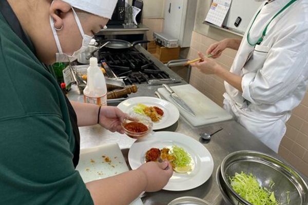 ヒューマングループの専門授業で食を極める