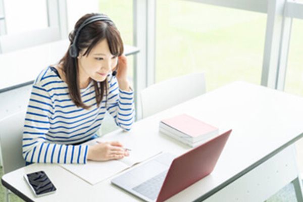 好きな時間、場所で受講できるネット指導制