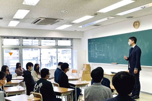 湘南地域と連携した課外活動が最大の特徴