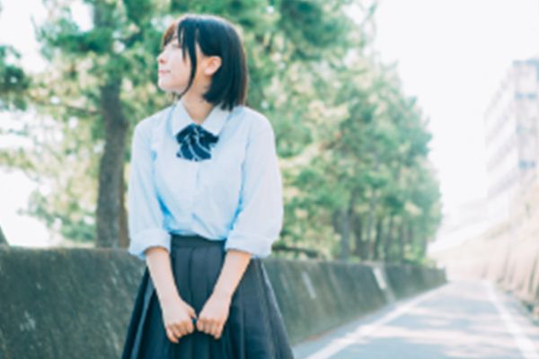 沖縄にある地域密着型の学校で自由に通学