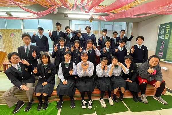 全日制高校のような校舎で高校生活を満喫