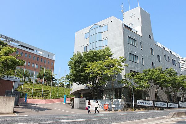 東日本国際大学の校舎で憧れの学校生活
