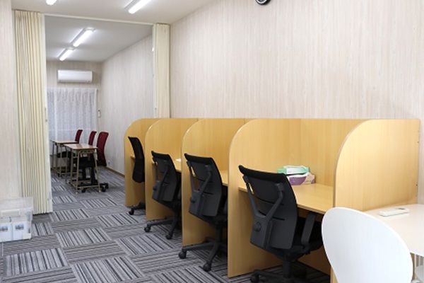 大学進学を目指す特別進学コースを設置