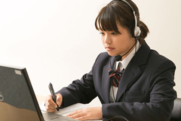 中学校の復習も、配信授業で徹底サポート