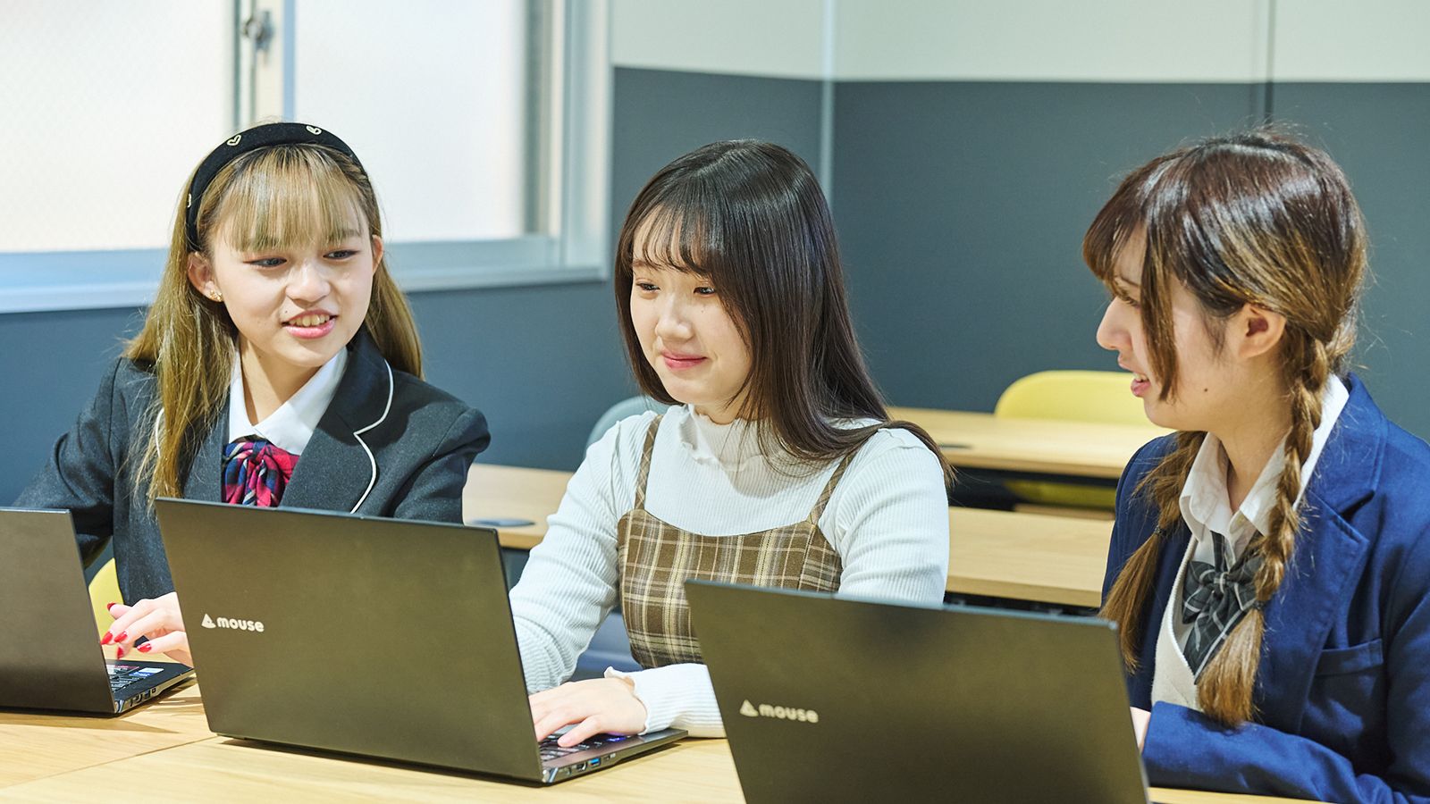 マンガ・アニメ・イラストが学べる学校
