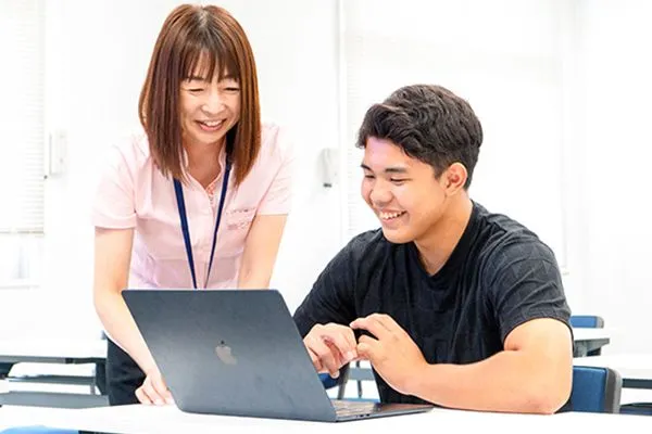 担任や養護教諭の先生が学校生活を応援