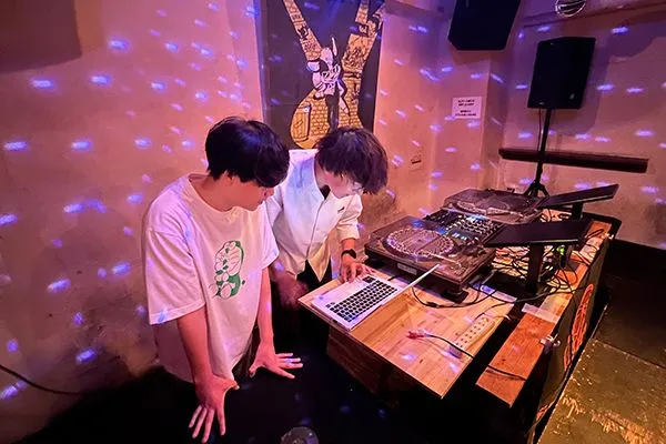 二人三脚で歩むアーティストへの道